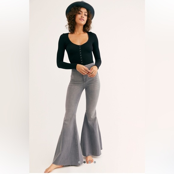 Free People Denim - Free People Float On Flare sz 29 in smoke grey (pre-owned EXCELLENT condition)